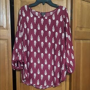 Mix by 41Hawthorn Women's Burgundy Leaf Print Top size small